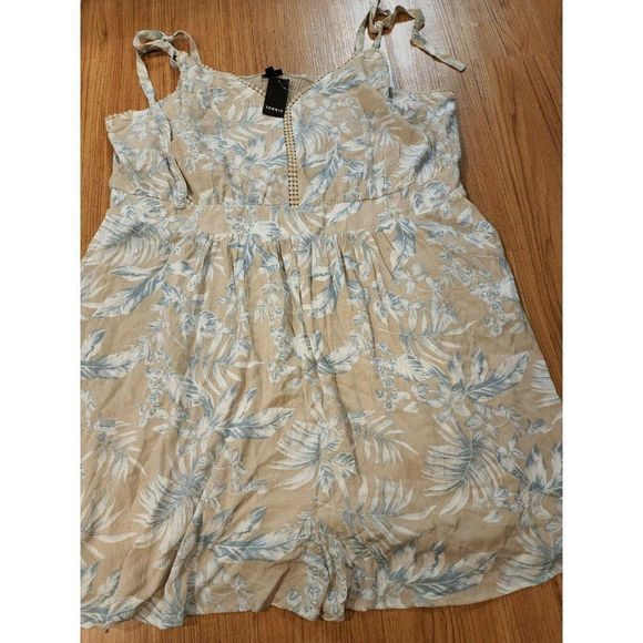 torrid Pants - Torrid Gauze Romper Tan Blue Floral Leaves Shorts Crinkled Womens Size 5 5X